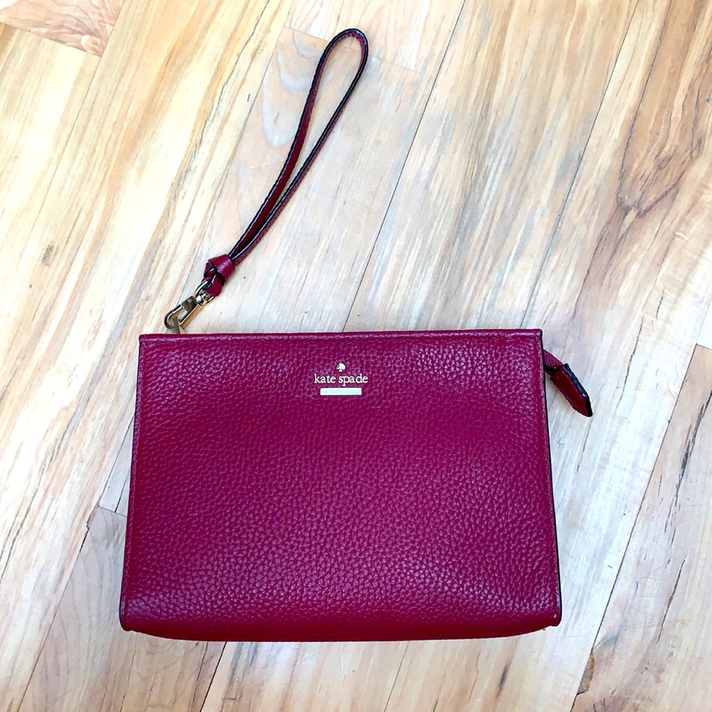 Kate spade wristlet burgundy color